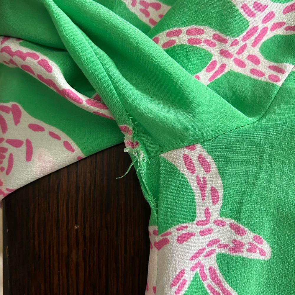 LILLY PULITZER | Size XS 100% Silk Blouse - Picture 4 of 6